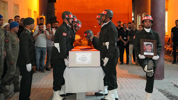 Cilo Dağı'nda hayatını kaybeden emekli astsubay Yüksel Işık askeri törenle uğurlandı