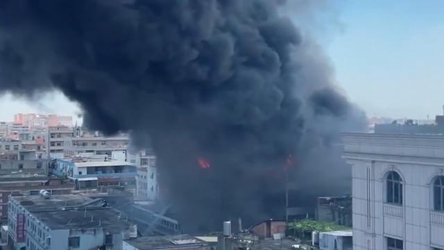 Çin'de Ayakkabı Fabrikasında Yangın: 28 İşçi Hayatını Kaybetti