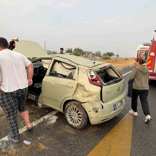 Çine'de otomobil refüje çarparak takla attı: 4 yaralı