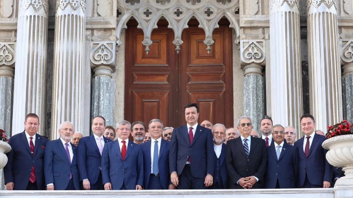Çırağan'da sürpriz buluşma: Yıllar sonra 5 isim aynı masada