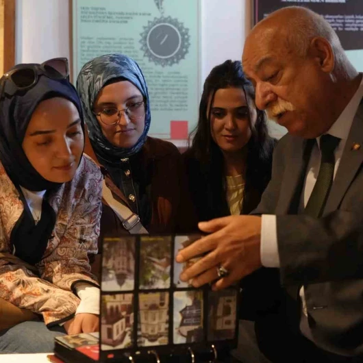 Çocukluk Kumbarasıyla Başlayan Koleksiyon Tutkusu 65 Yaşında Sergiye Dönüştü