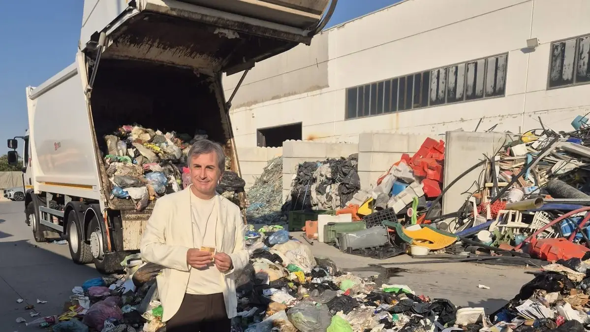 Çöpe Atılan 55 Milyon TL'lik Piyango Bileti, Tonlarca Atığın Arasından Çıkarıldı