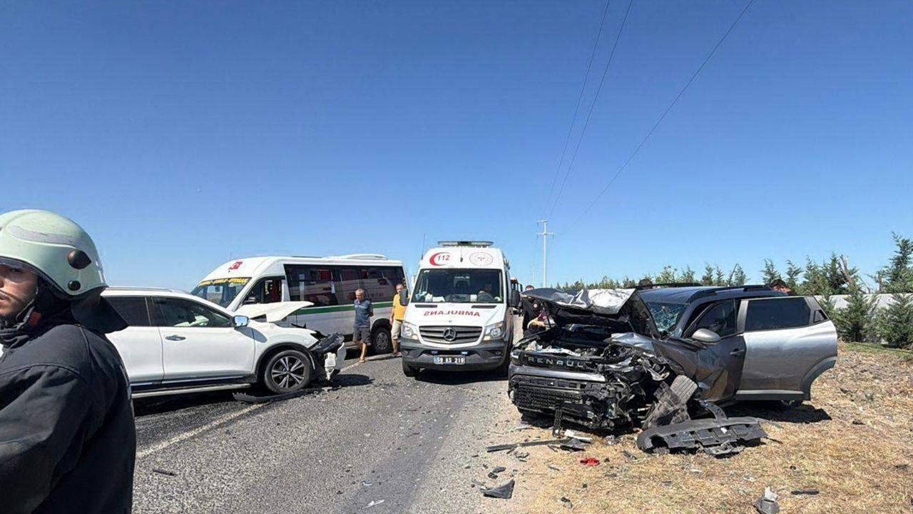 Çorlu'da kafa kafaya çarpışma: 5 yaralı