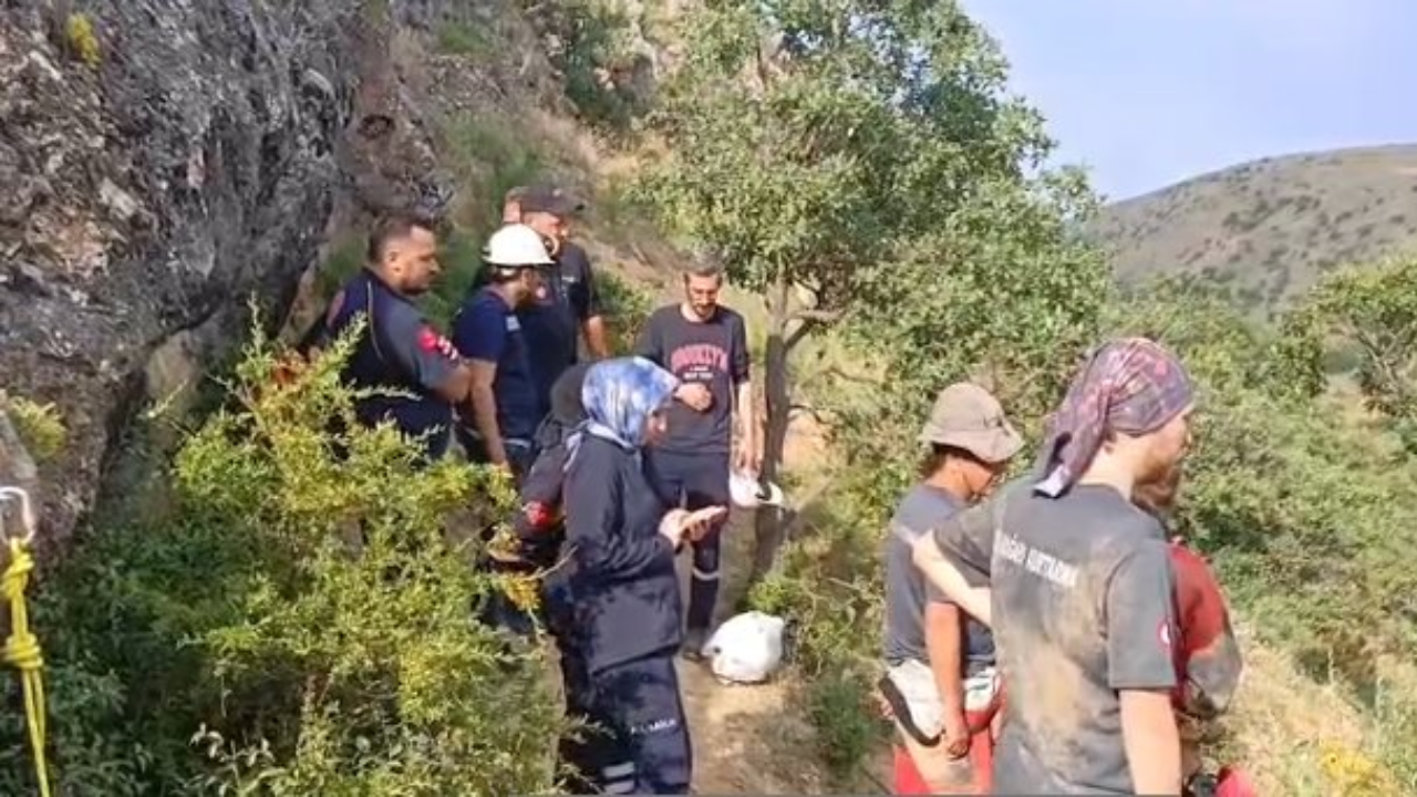 Çorum'daki Mağarada Mahsur Kalan Ceset Günlerdir Kurtarılamıyor