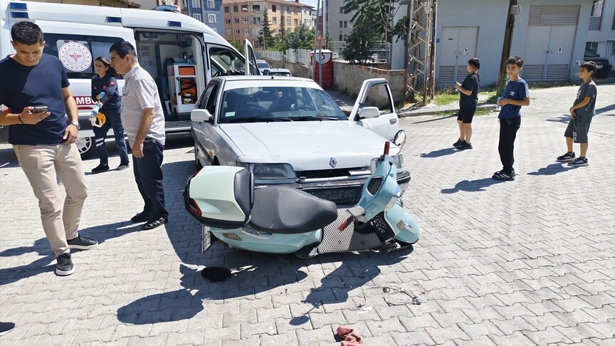 Çorum'da Motosiklet ile Otomobil Çarpıştı: 13 Yaşındaki Sürücü Yaralandı