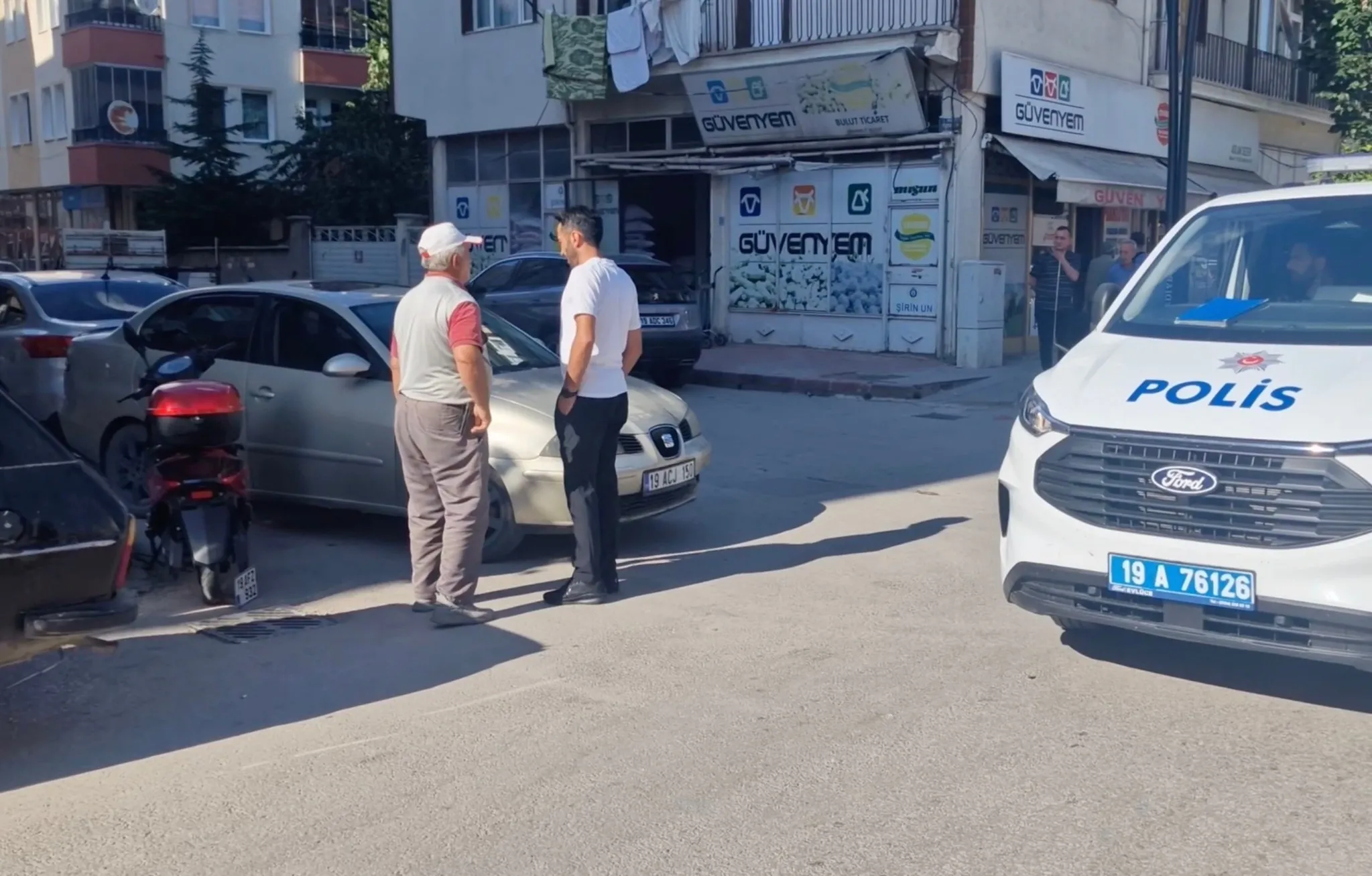 Çorum'da motosiklet ve otomobil çarpıştı: 2 yaralı