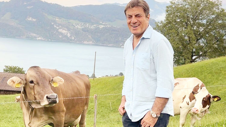 Coşkun Sabah Tatilde: İsviçre'de İneklerle Karşılaşma