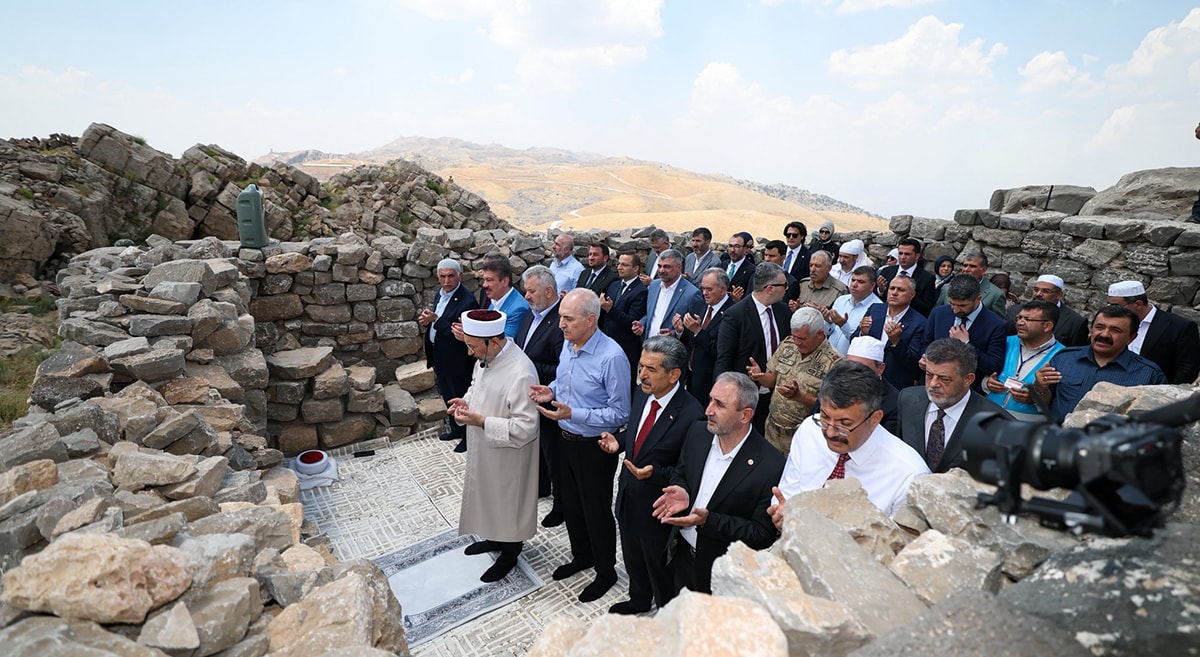 Cudi’de Huzurun Bedeli: Kahramanların Omuzunda Yükselen Namaz