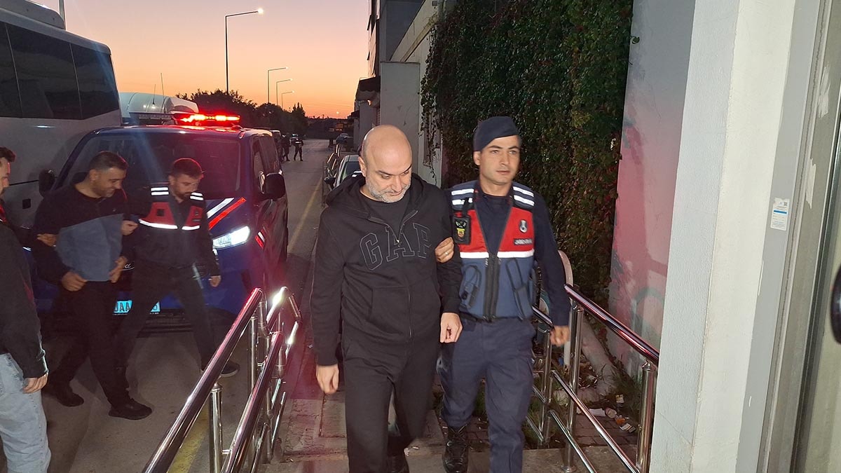 Çukurova Belediyesi operasyonunda 49 şüpheli adliyede