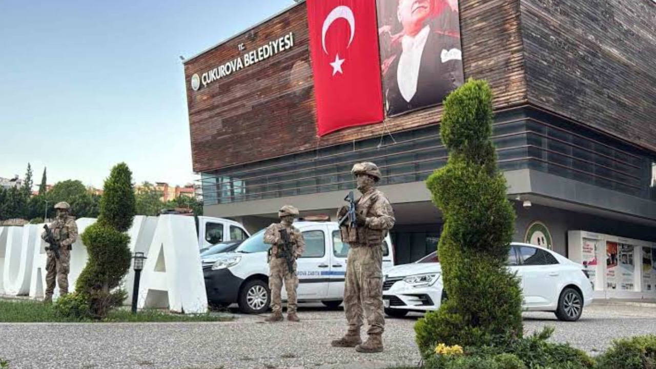 Çukurova Belediyesi'ne Yolsuzluk Operasyonu: Başkan Kozay ve 43 Kişi Gözaltında