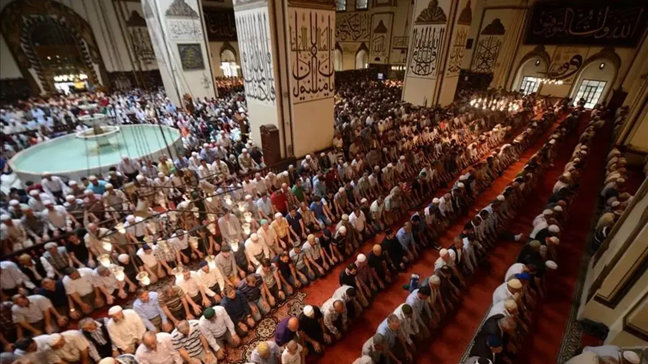 Cuma hutbesinde 15 Temmuz vurgusu: Din istismarı uyarısı
