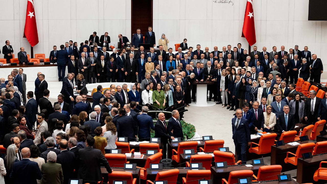 Cumhur İttifakı çerçeve yasada fire verdi: 9 vekil oylamaya katılmadı