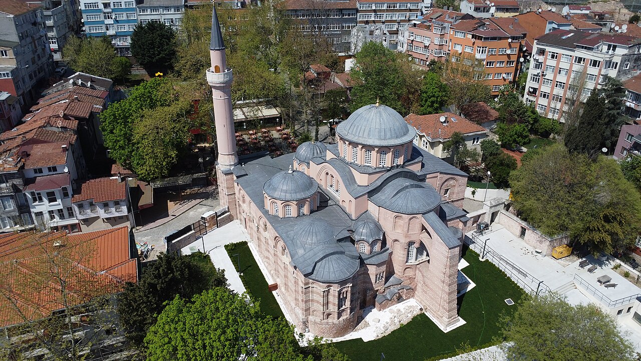 Cumhurbaşkanı Erdoğan Ayasofya'da Kur'an okudu, tatlı ikram etti