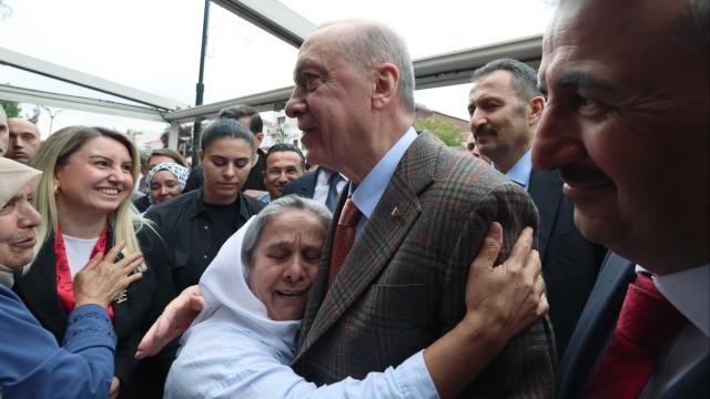 Cumhurbaşkanı Erdoğan Edirne'de Vatandaşlarla Kafede Sohbet Etti