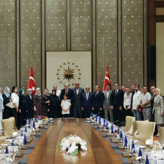 Cumhurbaşkanı Erdoğan, Kahramanmaraş'taki saldırıda ölen öğrencilerin aileleriyle buluştu