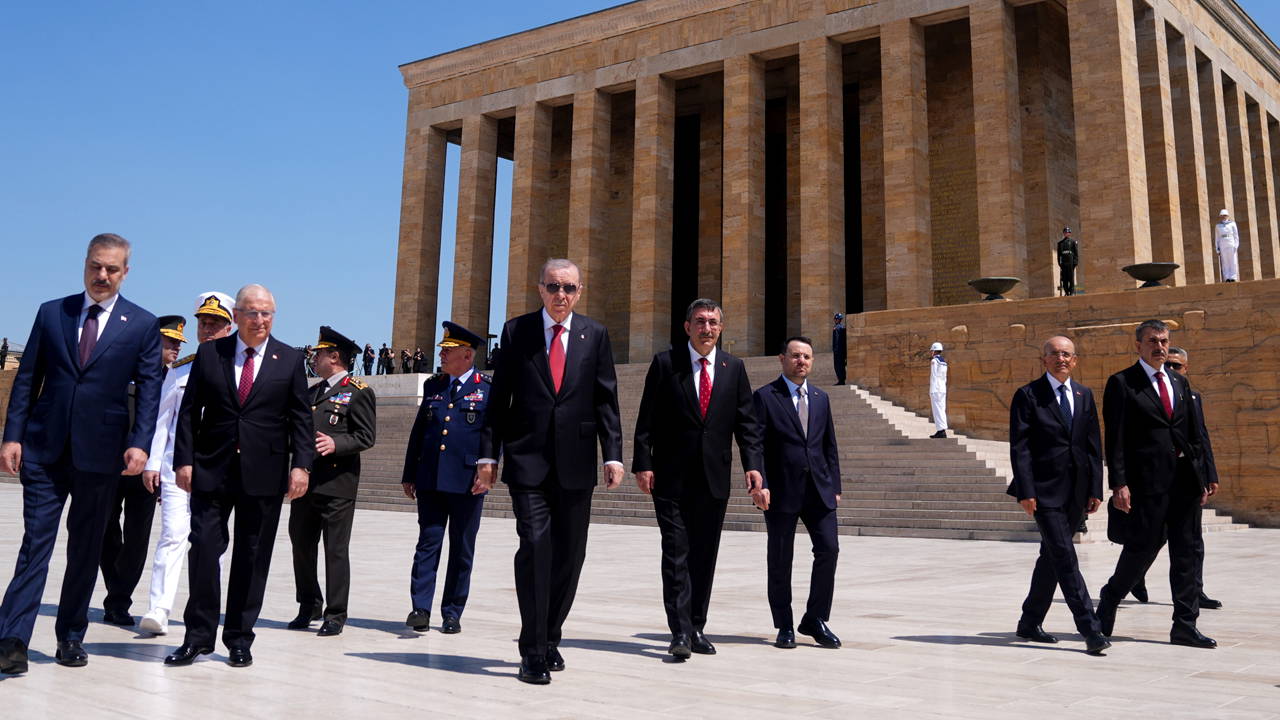 Cumhurbaşkanı Erdoğan ve YAŞ Üyeleri Anıtkabir'de