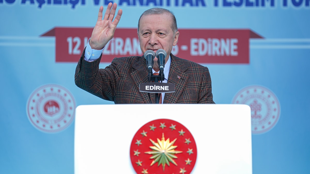 Cumhurbaşkanı Erdoğan'dan Özgür Özel'e sert sözler: 'Varsa yoksa başkanlık sevdası
