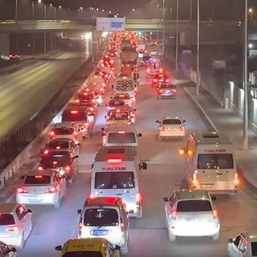 D-100'de Gece Trafiği Kapanıyor: 8 Saatlik Çalışma