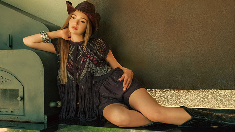 Daha 17'nin Leyla'sı Ceren Ayruk'tan Koboy Rüzgarı