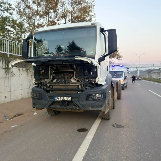 Damperi açık unuttu: Üst geçide takılı kaldı, iki kişinin durumu ağır