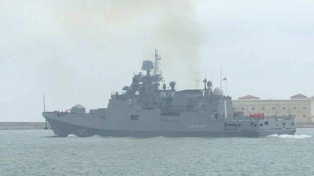 Danimarka: Rus savaş gemisi helikoptere işaret fişeği attı