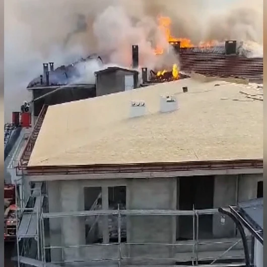 Darıca'da 6 Katlı Apartmanın Çatısında Yangın Paniği