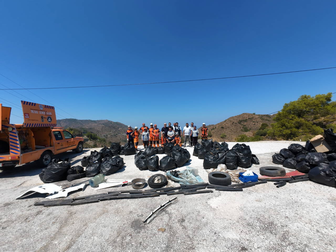 Datça'nın Sarp Yamaclarından 2 Ton Atık Toplandı