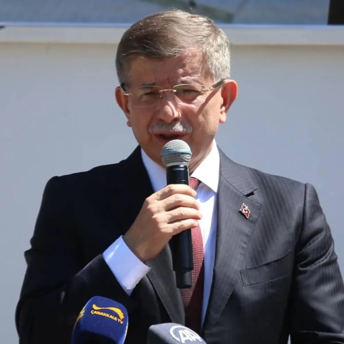 Davutoğlu'na Cumhurbaşkanına Hakaret Soruşturması: İfade Verdi