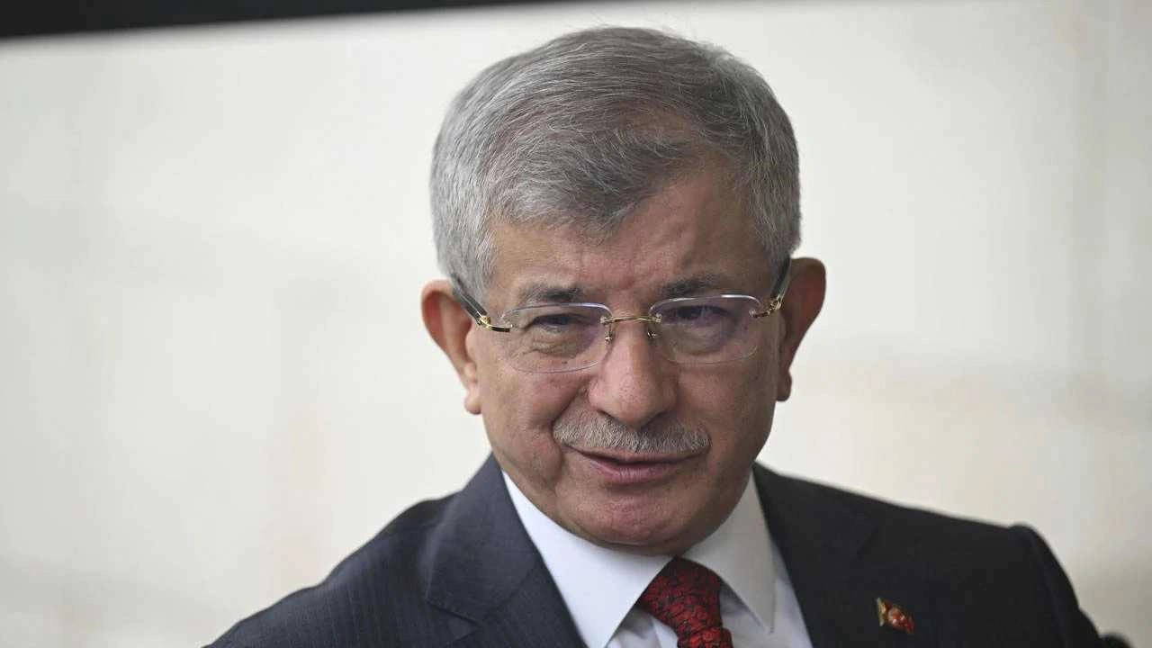 Davutoğlu'ndan Katar Emiri danışmanlığı iddiasına yalanlama