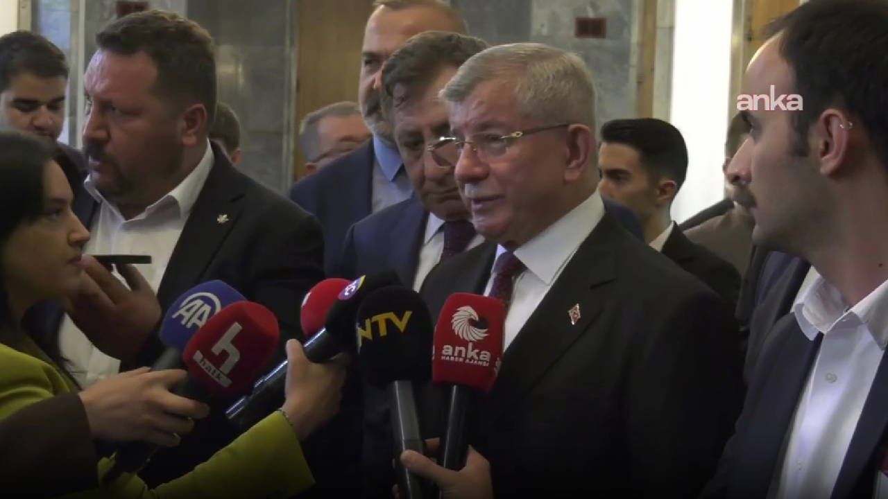 Davutoğlu'ndan yeni parti iddialarına yanıt: 'Hayırlı olsun