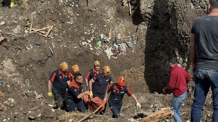 Define Ararken Göçük Altında Can Verdi: 6 Gözaltı