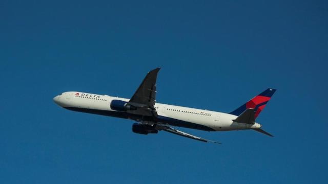 Delta Uçağında Basınç Arızası: 10 Dakikada 27 Bin Fit Acil Düşüş
