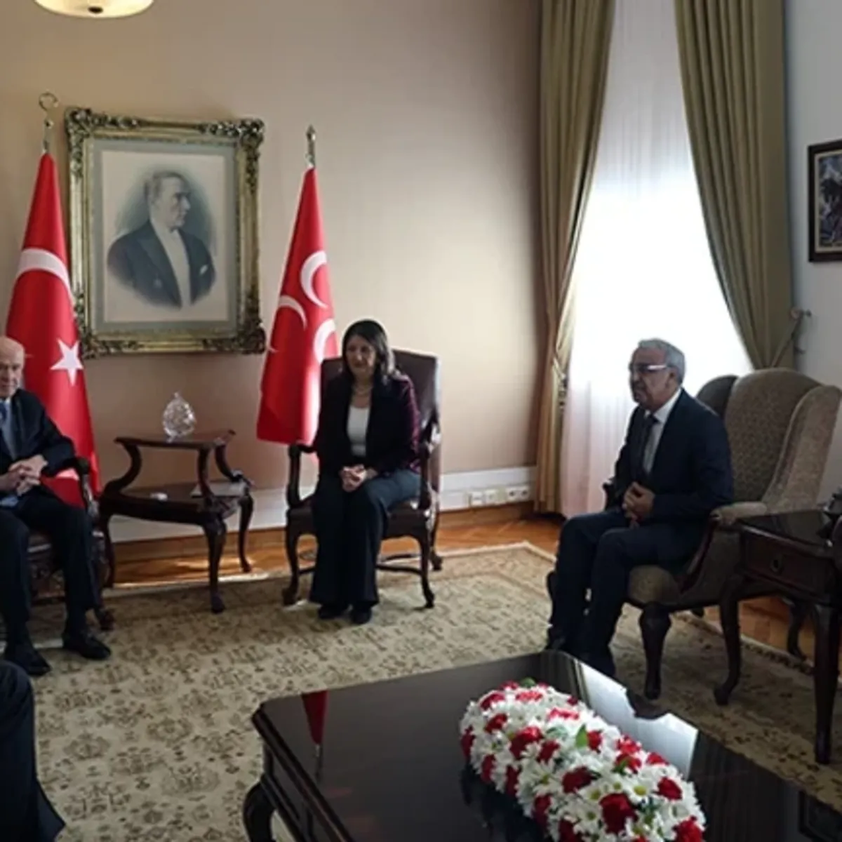 DEM Parti heyeti MHP lideri Bahçeli’yi ziyaret etti