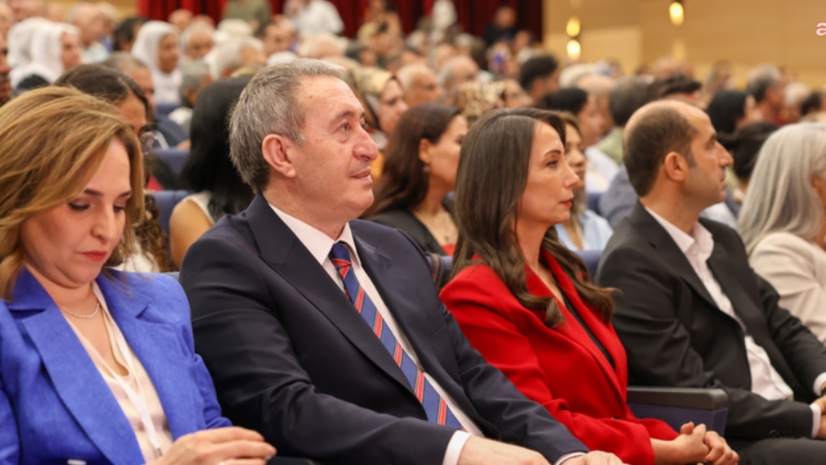 DEM Parti Kongresi'nde Bakırhan ve Hatimoğulları Genel Başkan Seçildi
