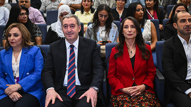 DEM Parti Kongresi: Bakırhan ve Hatimoğulları Yeniden Eş Genel Başkan