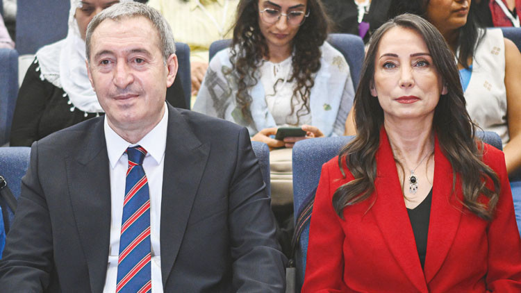 DEM Parti'de Tuncer Bakırhan ve Tülay Hatimoğulları Yeniden Eş Genel Başkan Seçildi