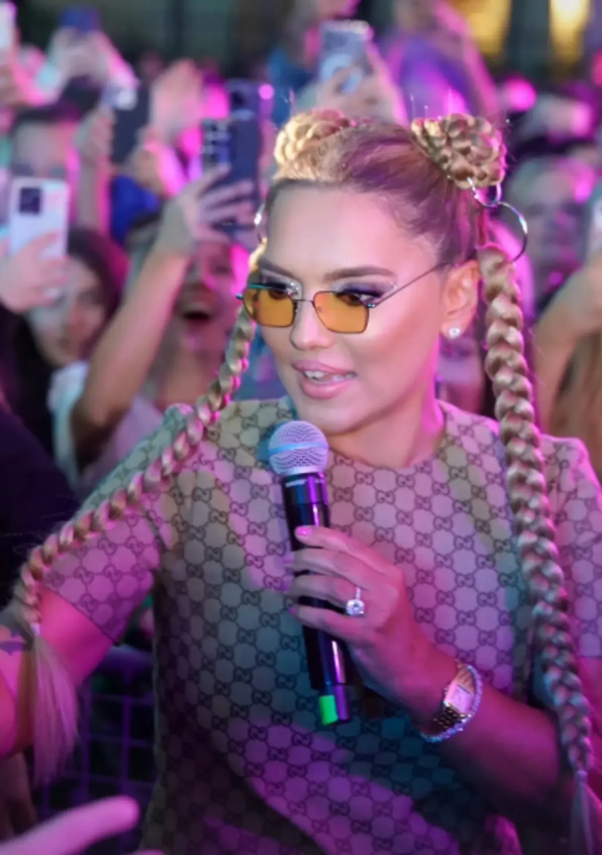 Demet Akalın Konserinde Taciz İddiası: Sahneden Sert Tepki
