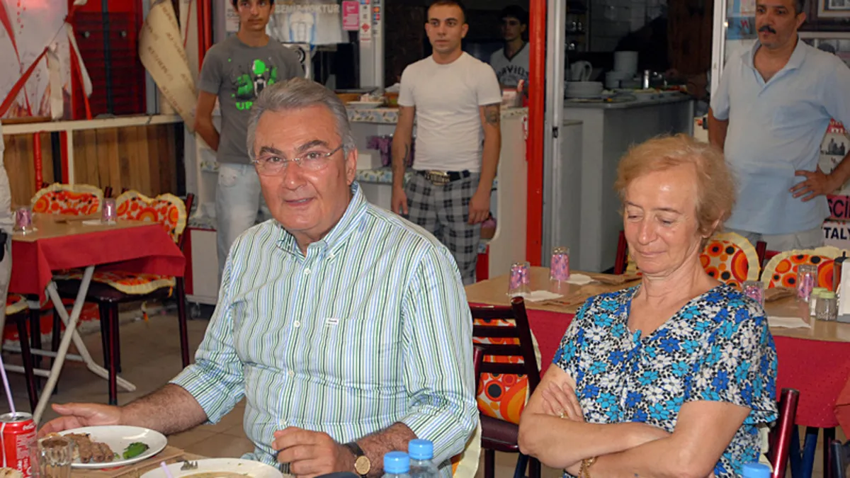 Deniz Baykal'ın Eşi Olcay Baykal Vefat Etti