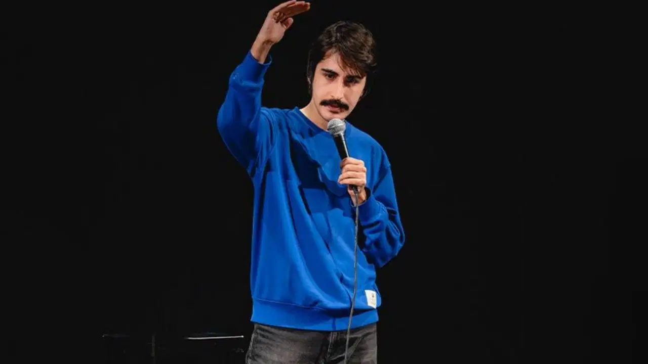 Deniz Göktaş: Genç Komedyenin Yükselişi ve Biyografisi