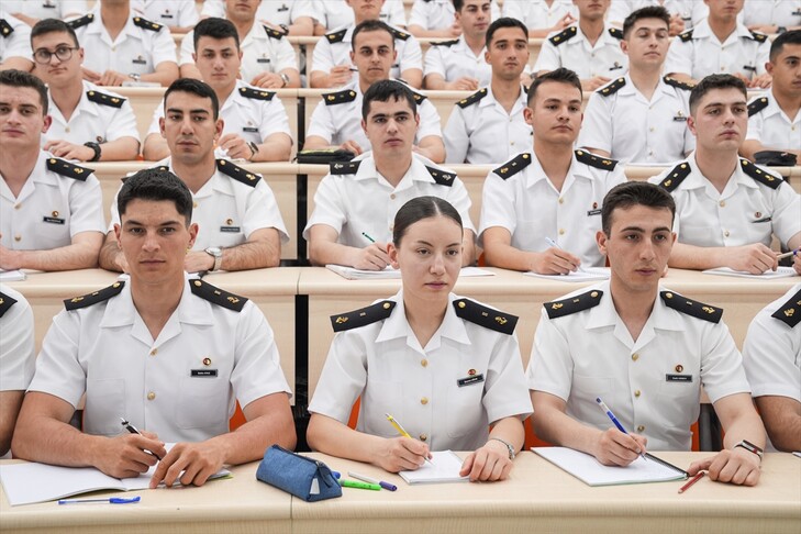 Deniz Harp Okulu'nda geleceğin donanımlı deniz subayları yetişiyor