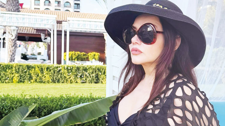 Deniz Seki Bayram Tatilini Baba Ocağı Alanya'da Geçiriyor