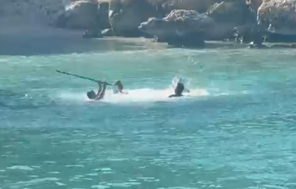 Denizde şişe ve sopayla darp: 3 tutuklama