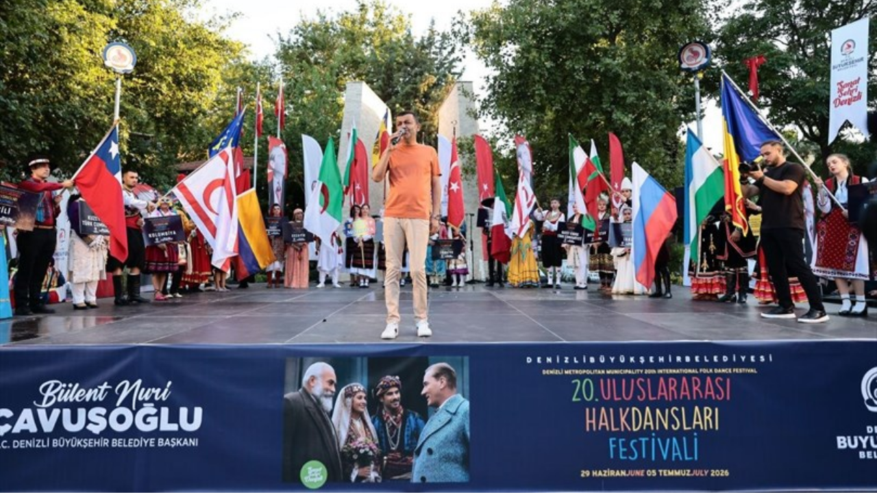 Denizli'de 20. Uluslararası Halk Dansları Festivali Başladı