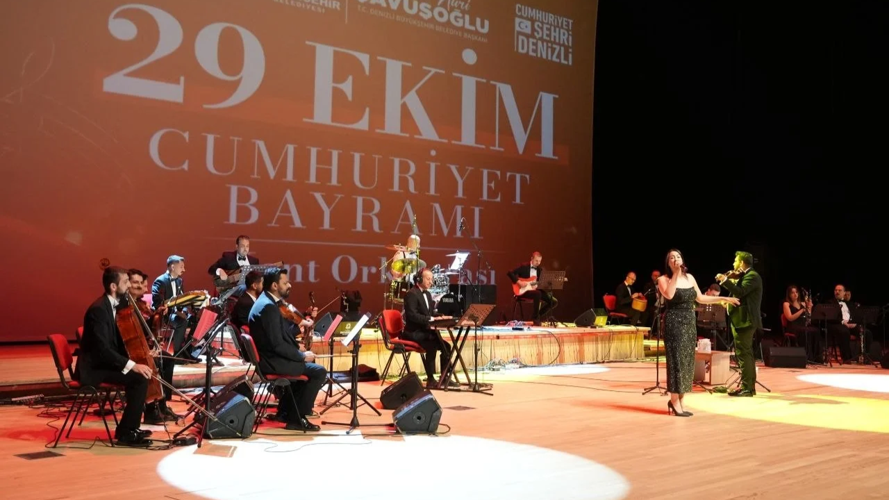 Denizli'de 29 Ekim Coşkusu: Bilim Şov ve Konserle Başladı