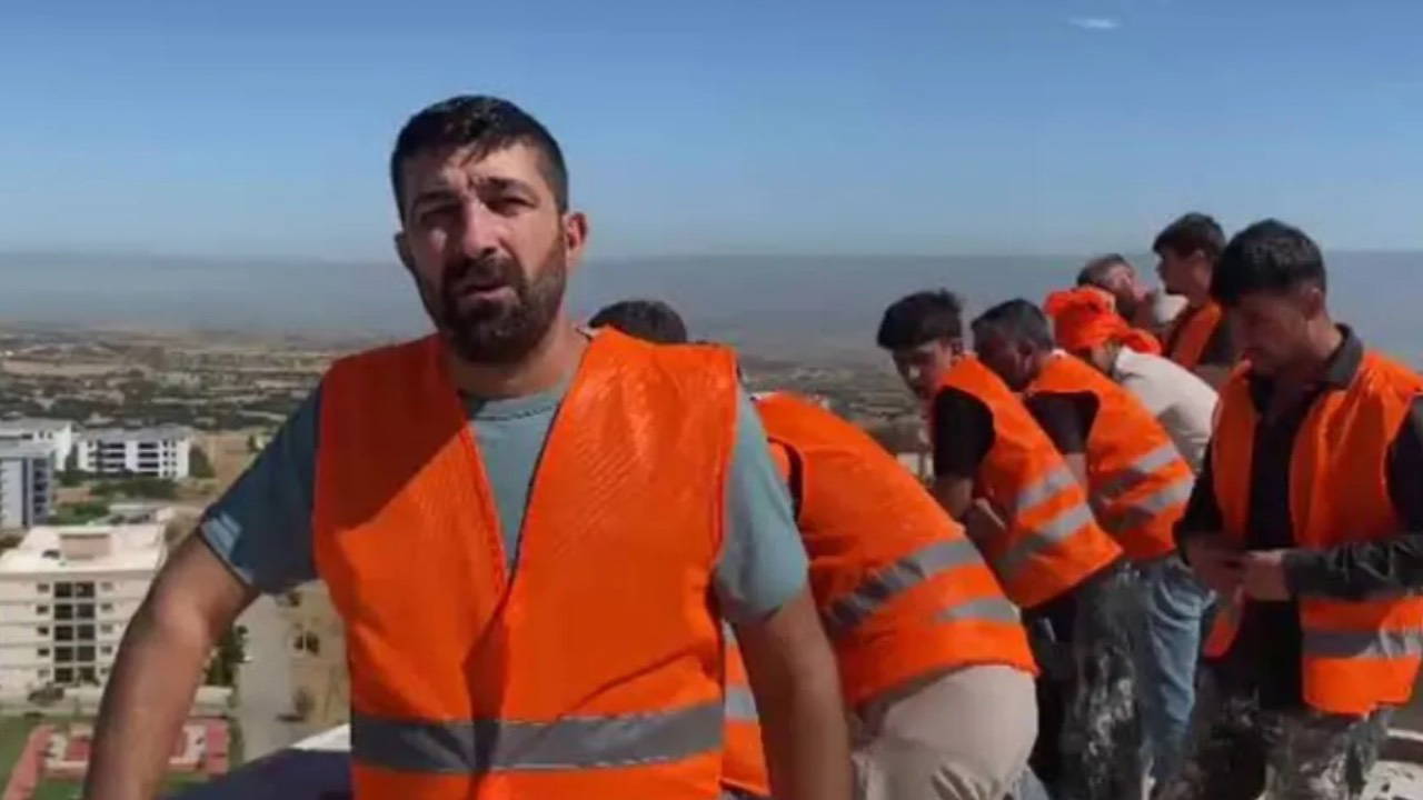 Denizli'de 4 aydır Maaş Alamayan İnşaat İşçileri Çatıdan Eylem Yaptı