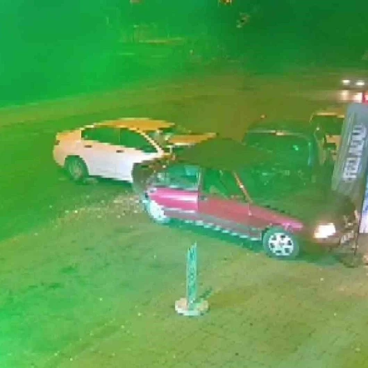 Denizli'de Alkollü Sürücü Aniden Gaza Bastı: Ortalık Savaş Alanına Döndü