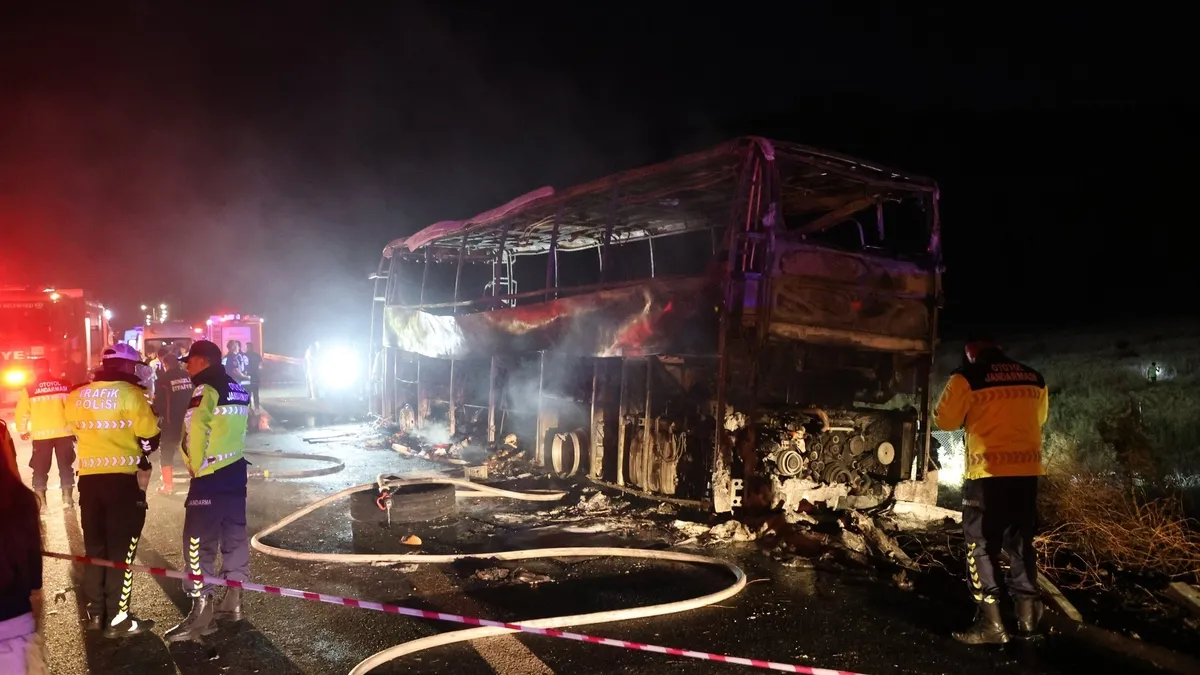 Denizli-Aydın Otoyolu'nda Otobüs Alev Aldı: 7 Ölü, 33 Yaralı