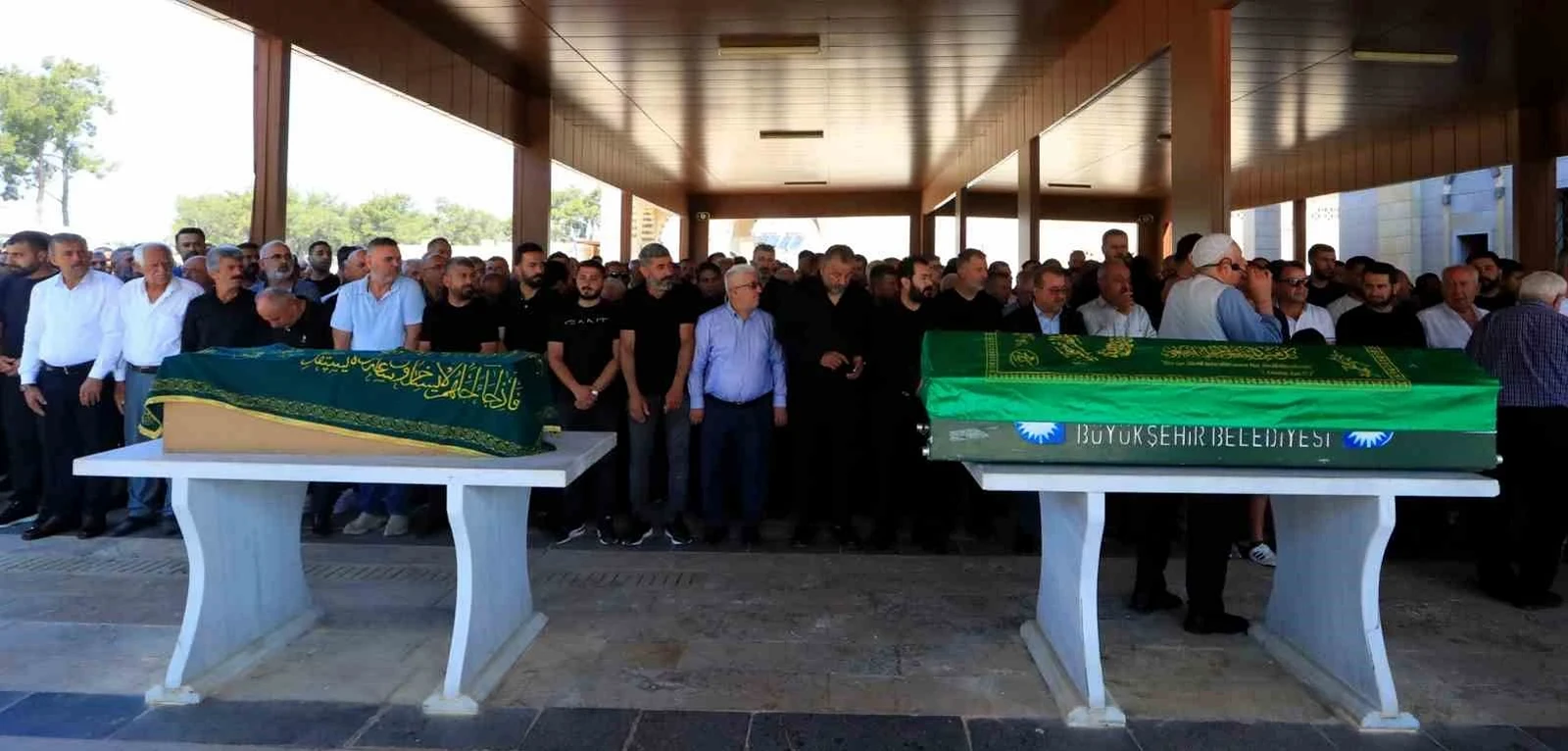 Bir mezarda iki acı: Baba ve 9 aylık oğlu aynı mezarda yan yana toprağa verildi