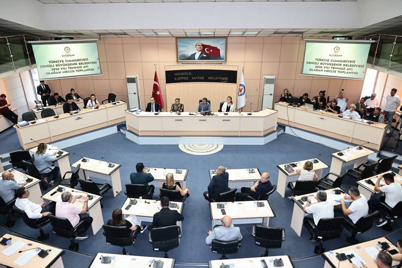 Denizli Büyükşehir'den öğrenci ve ailelere yeni destekler