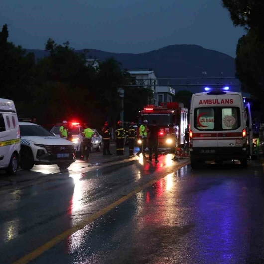 Denizli'de Motosiklet Kazası: Kadın Sürücü Otobüsün Altında Can Verdi